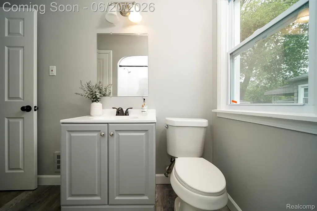 19551 Five Points Street Redford Charter Township MI 48240