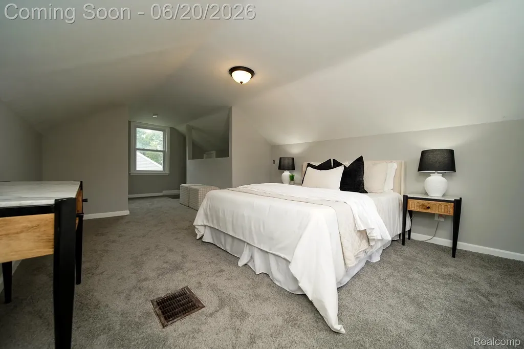 19551 Five Points Street Redford Charter Township MI 48240