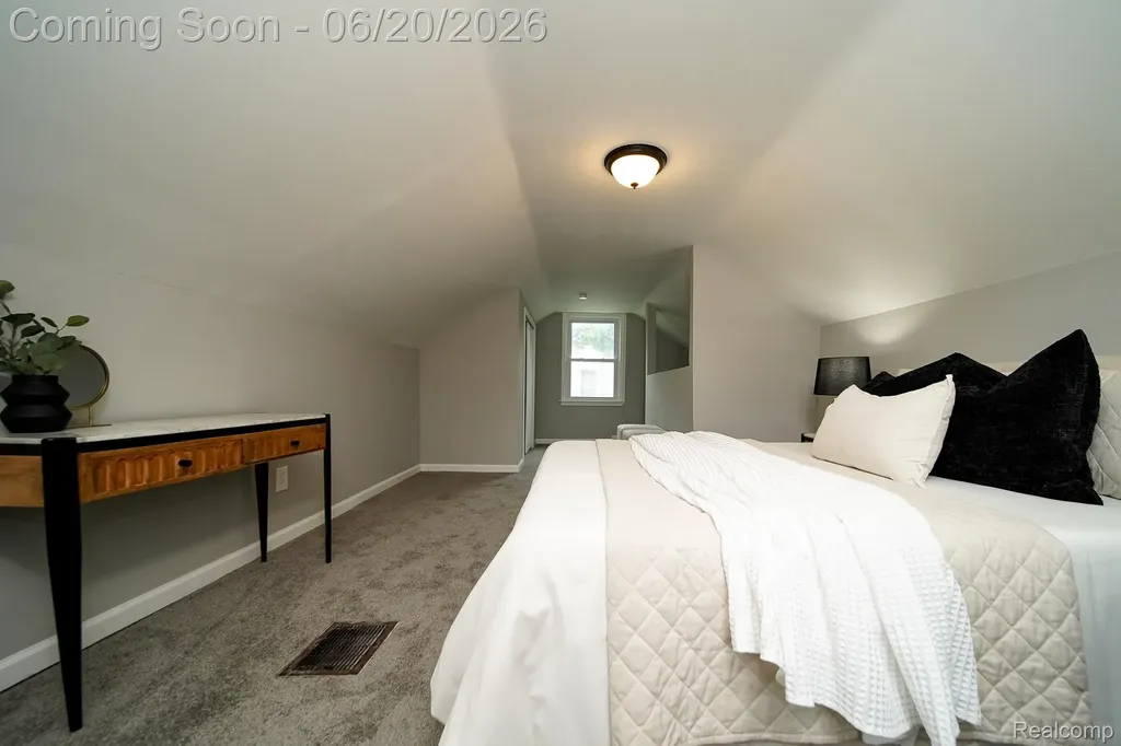 19551 Five Points Street Redford Charter Township MI 48240