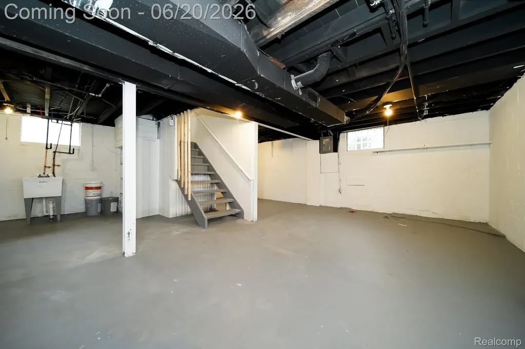 19551 Five Points Street Redford Charter Township MI 48240