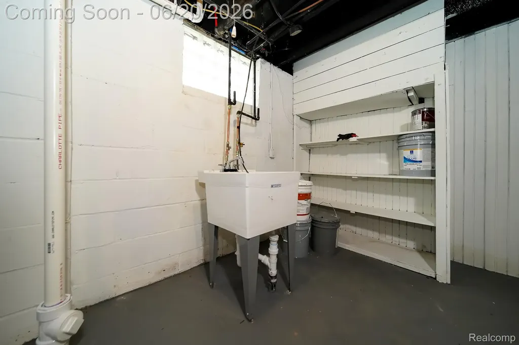 19551 Five Points Street Redford Charter Township MI 48240