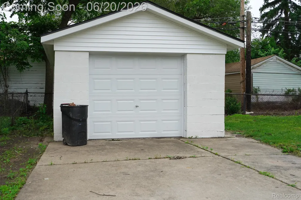 19551 Five Points Street Redford Charter Township MI 48240