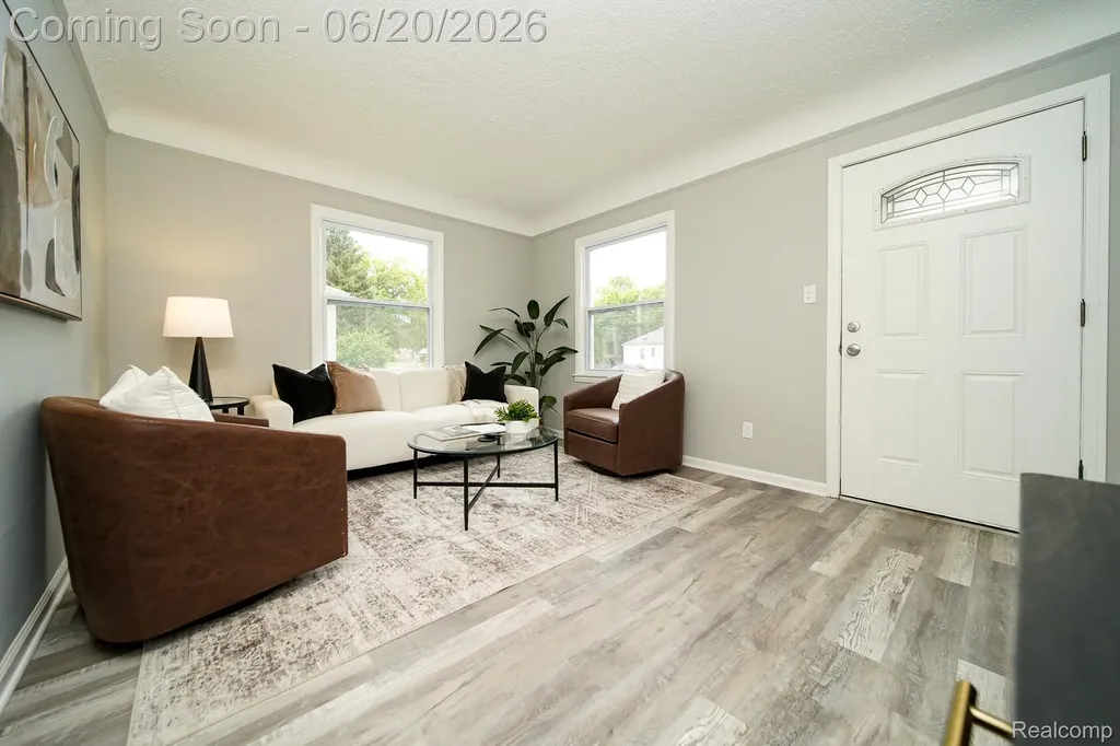19551 Five Points Street Redford Charter Township MI 48240