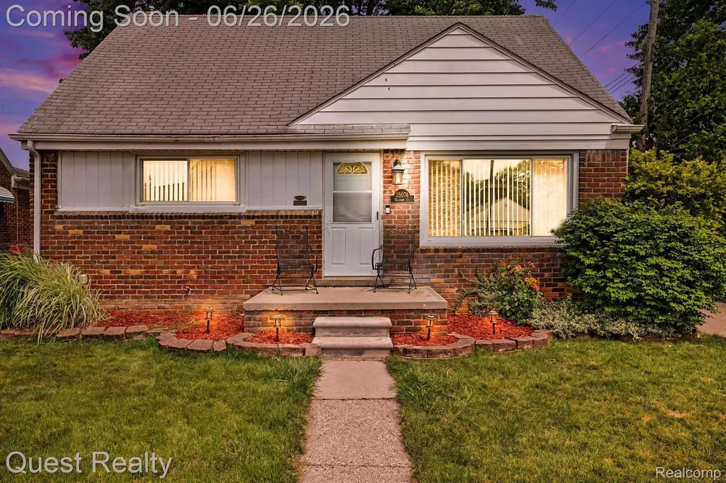 25074 Waldorf Street Roseville City MI 48066