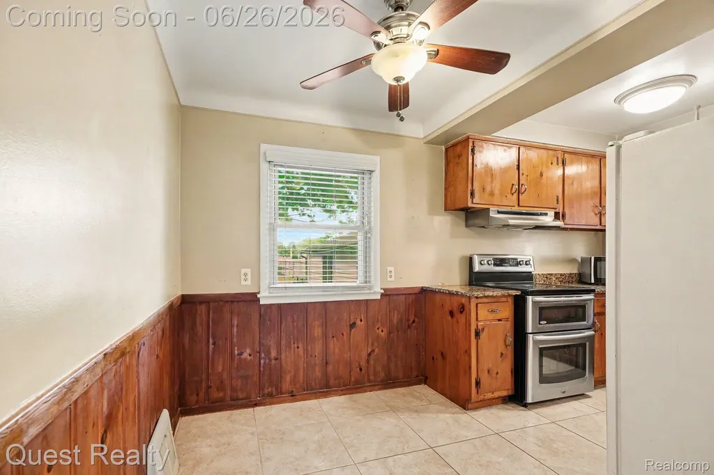 25074 Waldorf Street Roseville City MI 48066
