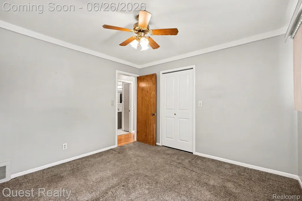 25074 Waldorf Street Roseville City MI 48066