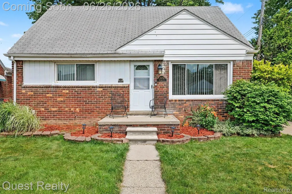 25074 Waldorf Street Roseville City MI 48066