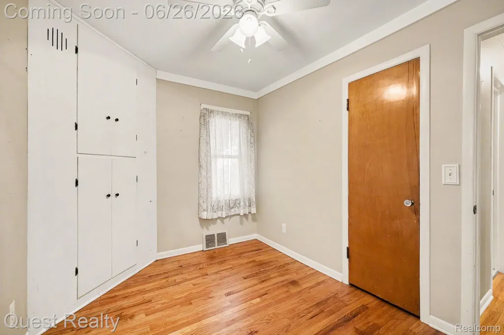 25074 Waldorf Street Roseville City MI 48066