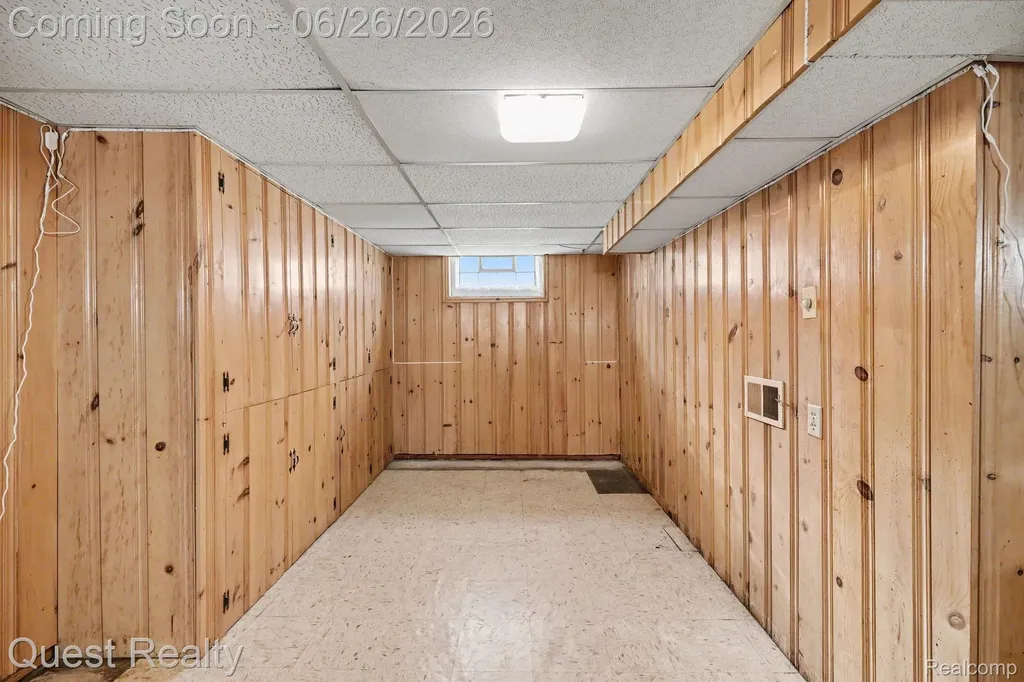 25074 Waldorf Street Roseville City MI 48066
