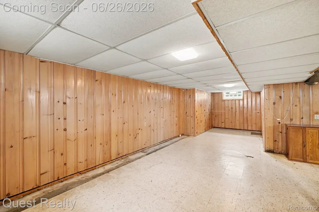 25074 Waldorf Street Roseville City MI 48066