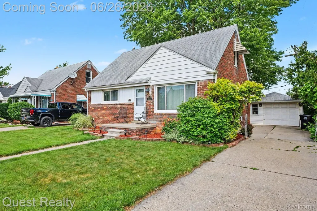 25074 Waldorf Street Roseville City MI 48066