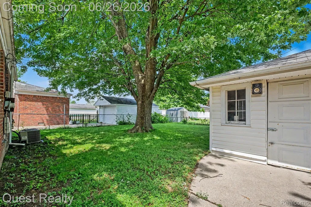 25074 Waldorf Street Roseville City MI 48066