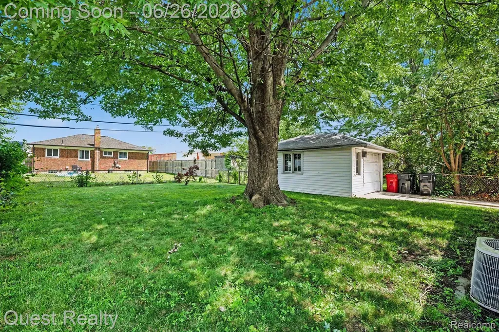 25074 Waldorf Street Roseville City MI 48066