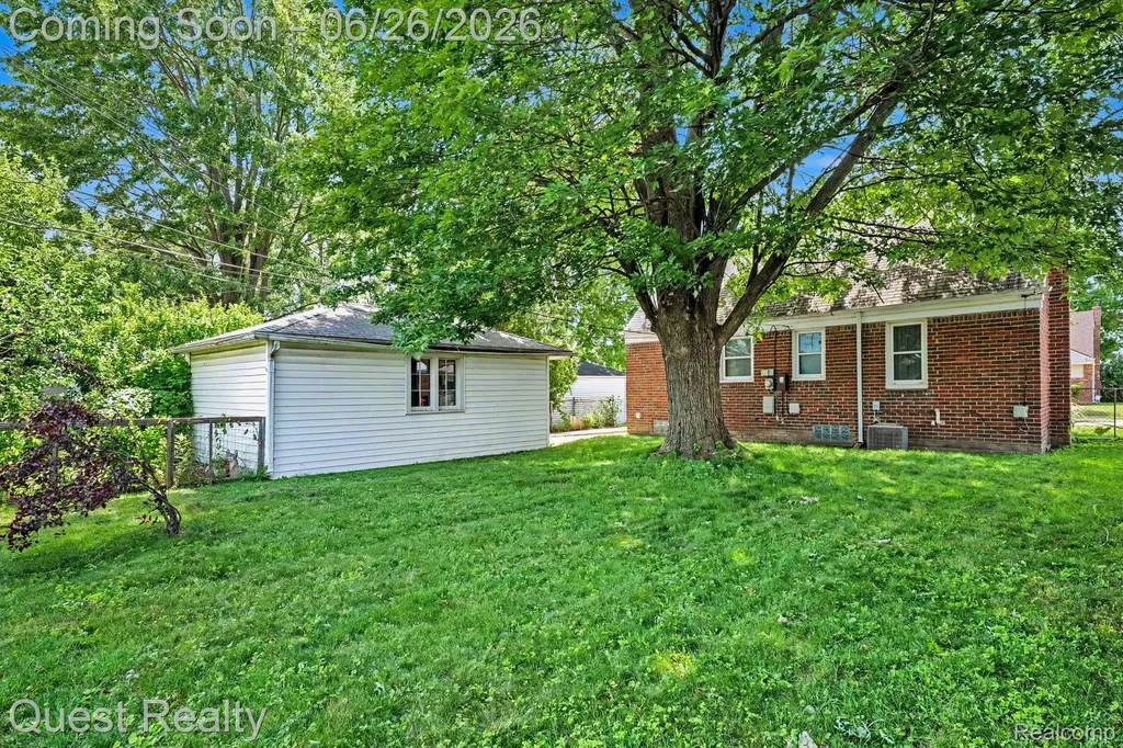 25074 Waldorf Street Roseville City MI 48066