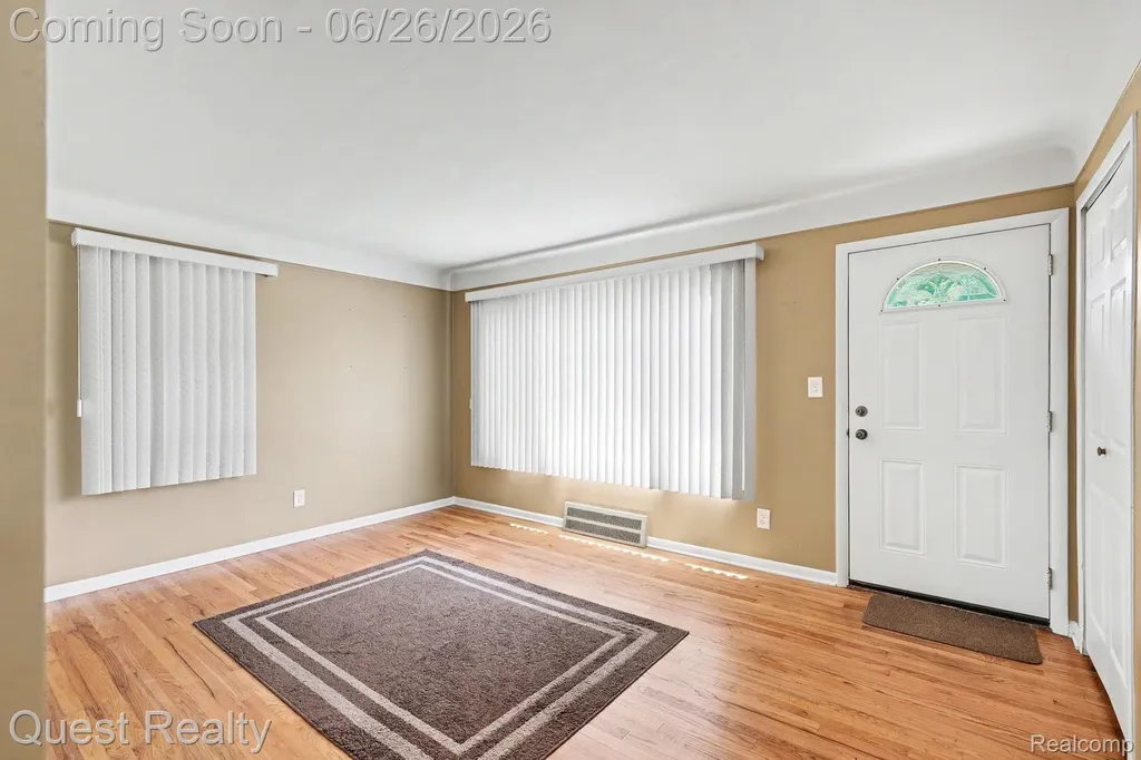 25074 Waldorf Street Roseville City MI 48066