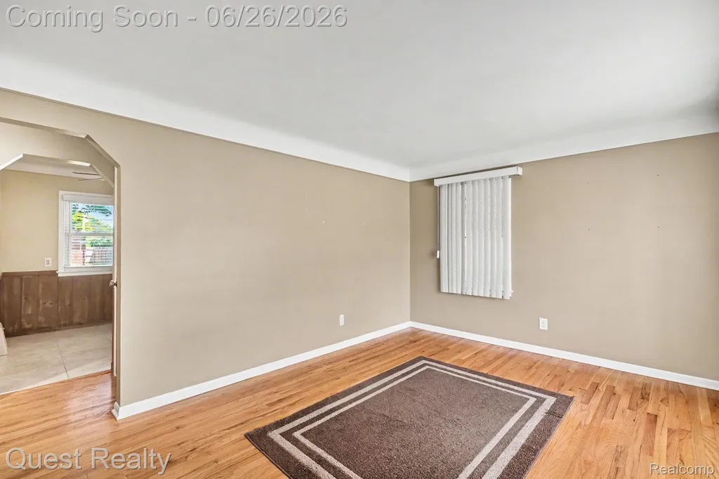 25074 Waldorf Street Roseville City MI 48066