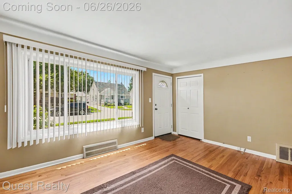 25074 Waldorf Street Roseville City MI 48066