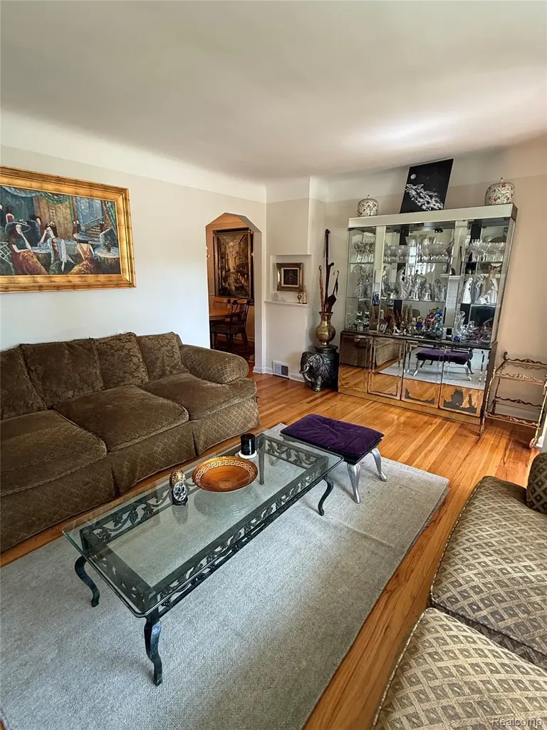 4260 Cooper Avenue Royal Oak City MI 48073