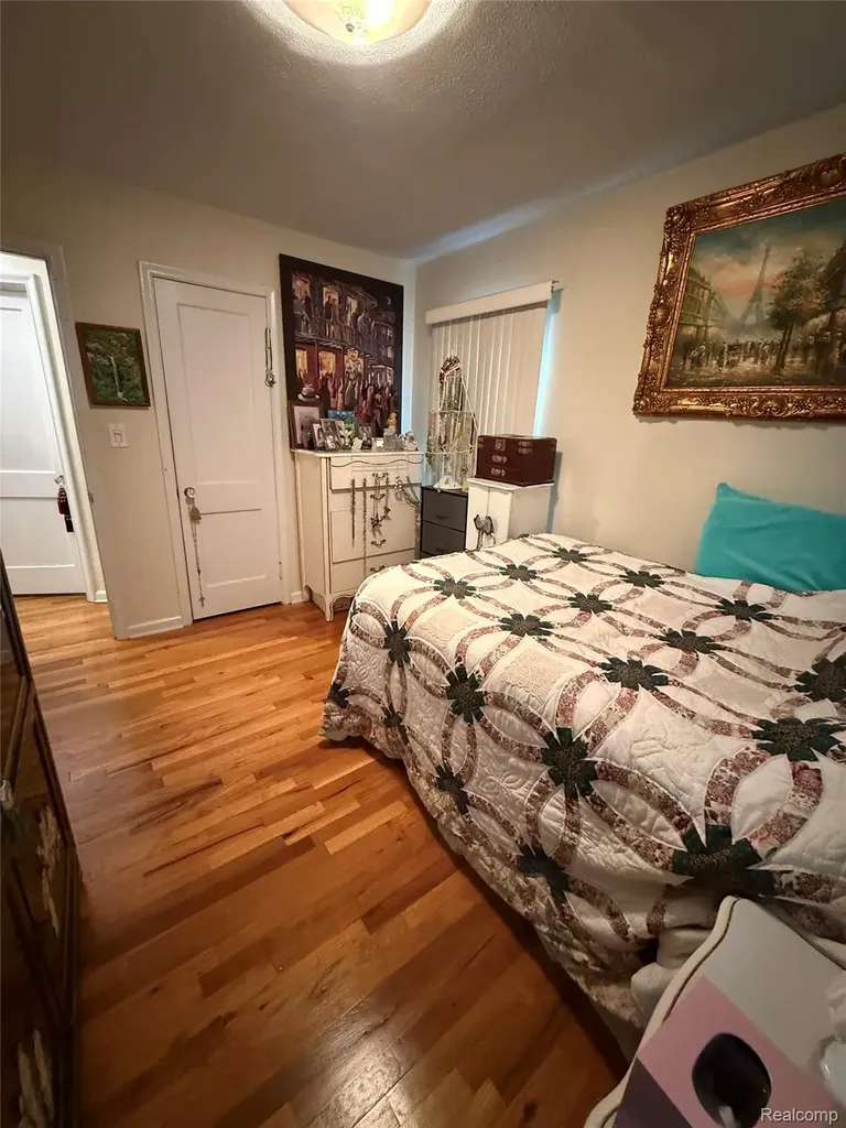 4260 Cooper Avenue Royal Oak City MI 48073