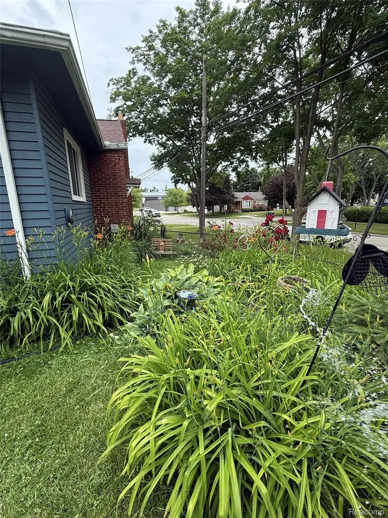 4260 Cooper Avenue Royal Oak City MI 48073