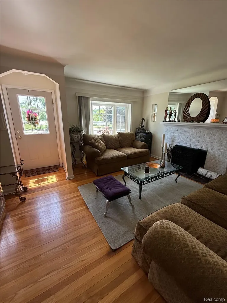 4260 Cooper Avenue Royal Oak City MI 48073