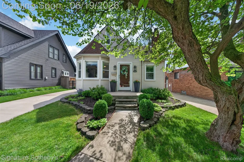 125 S Kenwood Avenue Royal Oak City MI 48067