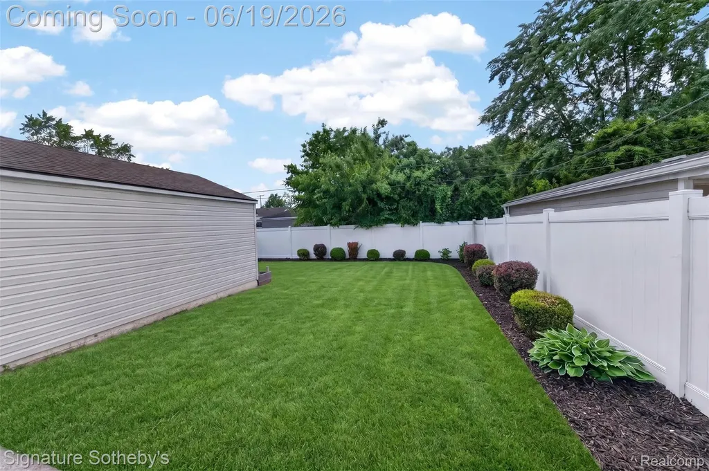 125 S Kenwood Avenue Royal Oak City MI 48067