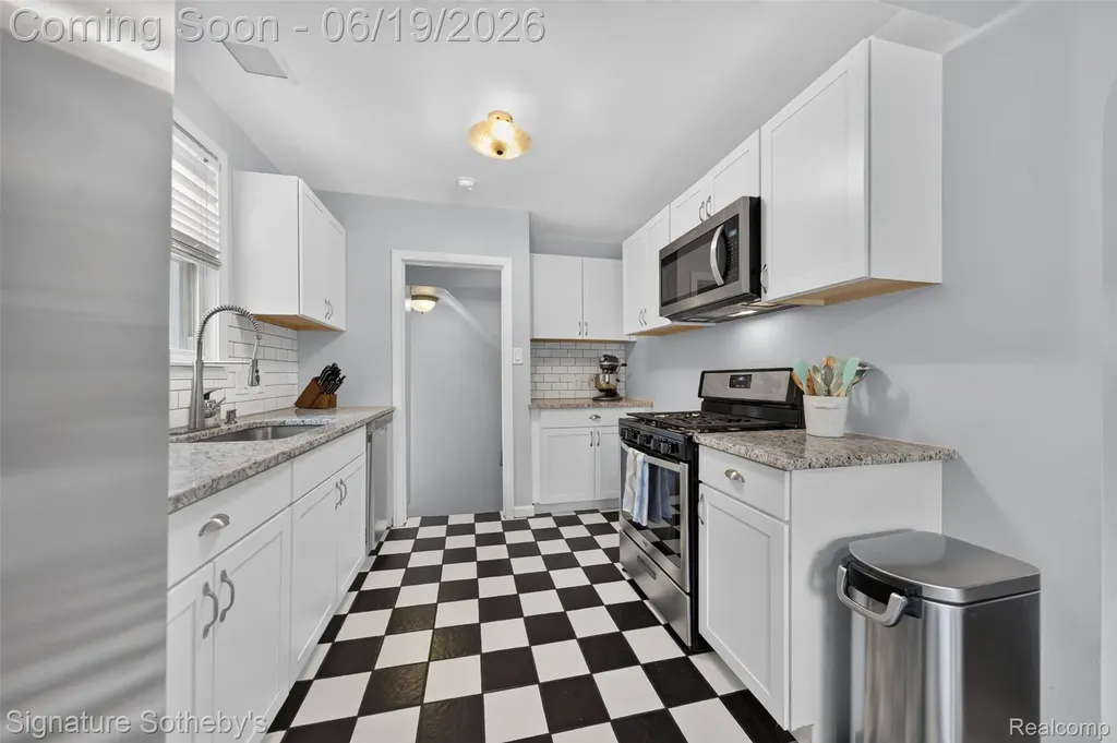 125 S Kenwood Avenue Royal Oak City MI 48067