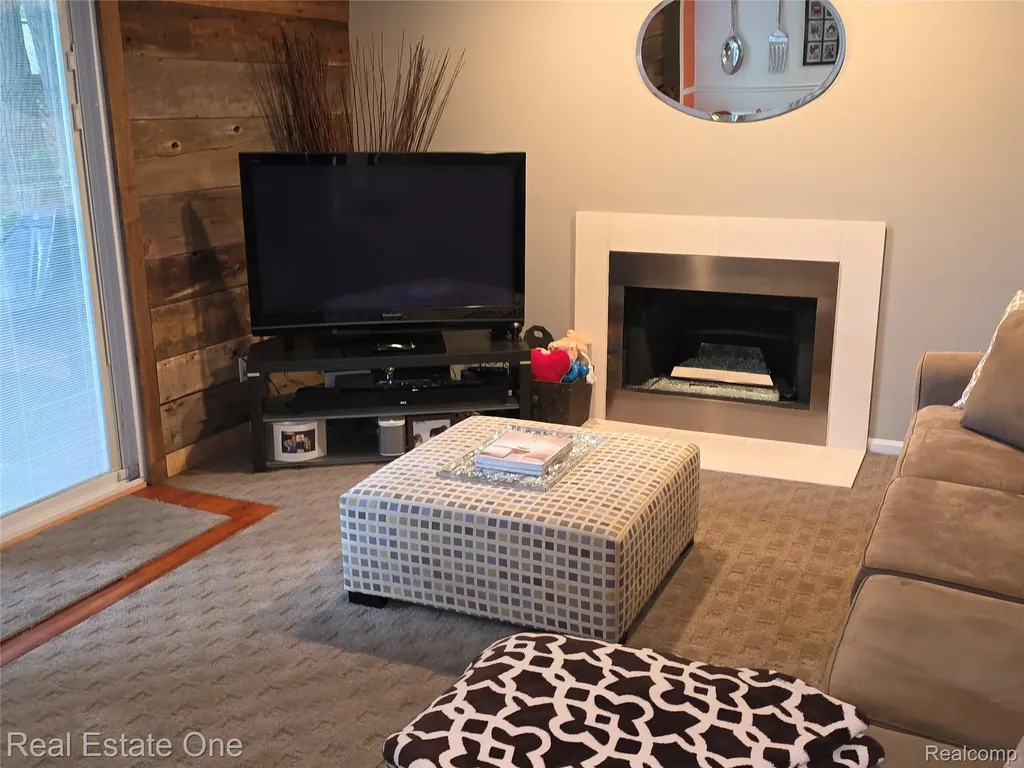 1574 Cardinal Ridge West Bloomfield Charter Township MI 48324