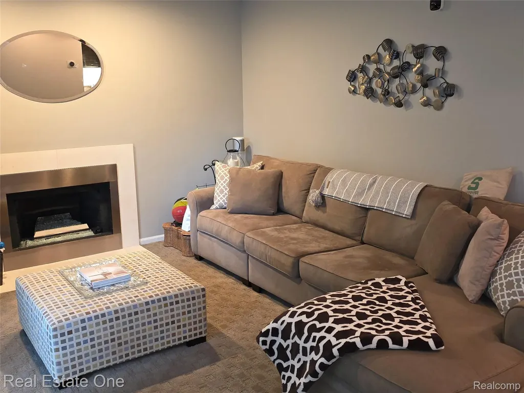 1574 Cardinal Ridge West Bloomfield Charter Township MI 48324