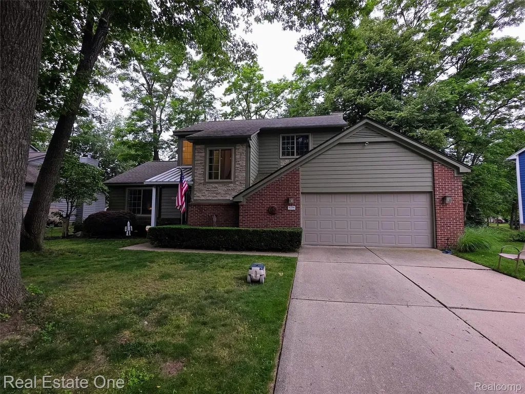 1574 Cardinal Ridge West Bloomfield Charter Township MI 48324