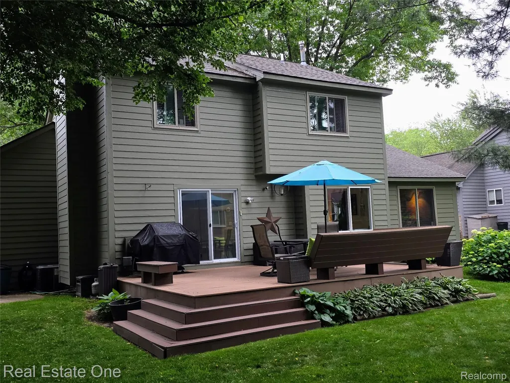 1574 Cardinal Ridge West Bloomfield Charter Township MI 48324