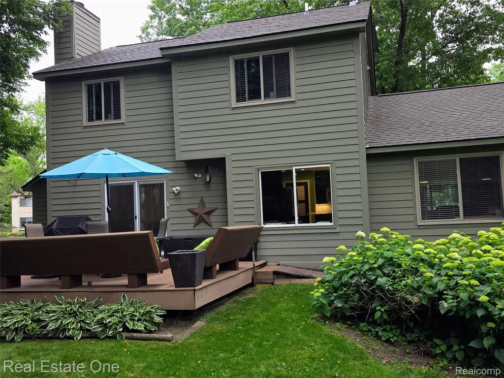 1574 Cardinal Ridge West Bloomfield Charter Township MI 48324