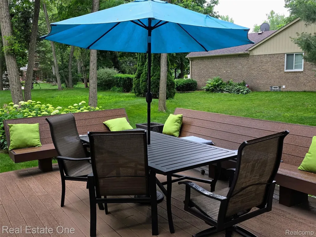 1574 Cardinal Ridge West Bloomfield Charter Township MI 48324