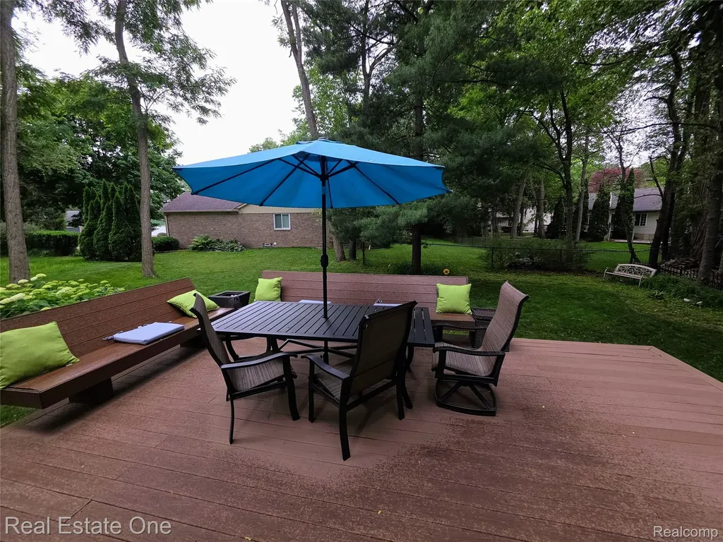 1574 Cardinal Ridge West Bloomfield Charter Township MI 48324