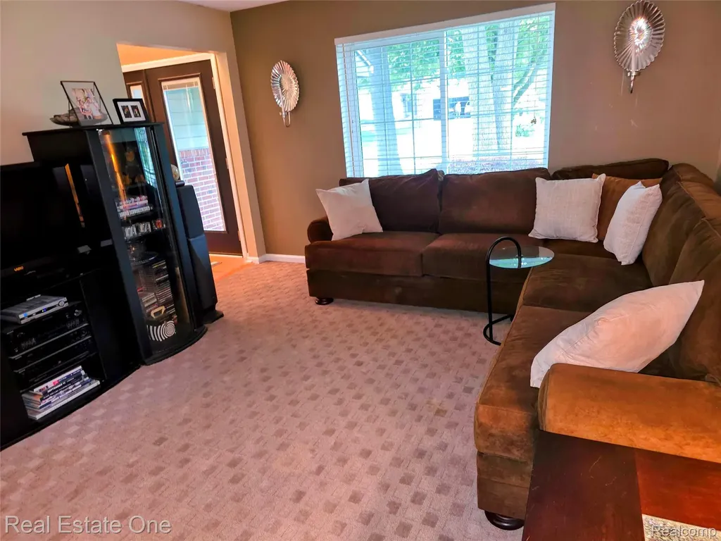1574 Cardinal Ridge West Bloomfield Charter Township MI 48324