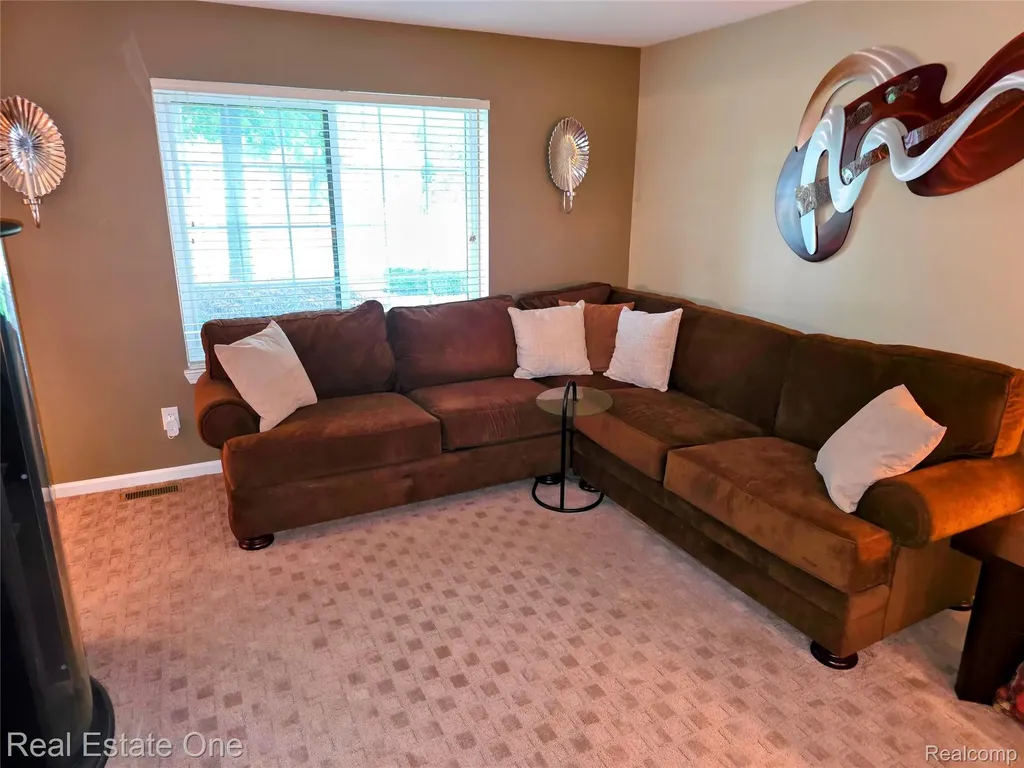 1574 Cardinal Ridge West Bloomfield Charter Township MI 48324