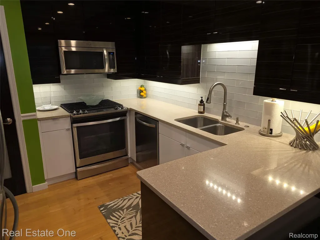 1574 Cardinal Ridge West Bloomfield Charter Township MI 48324
