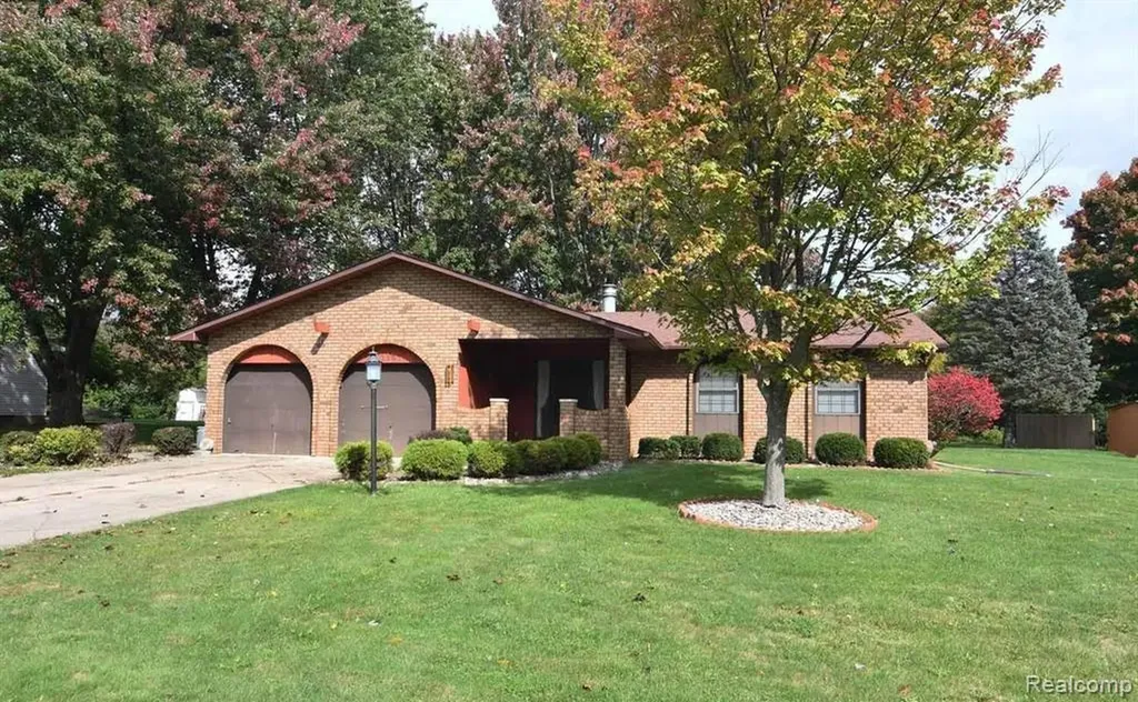 3393 Brenthill Drive Grand Blanc Charter Township MI 48439