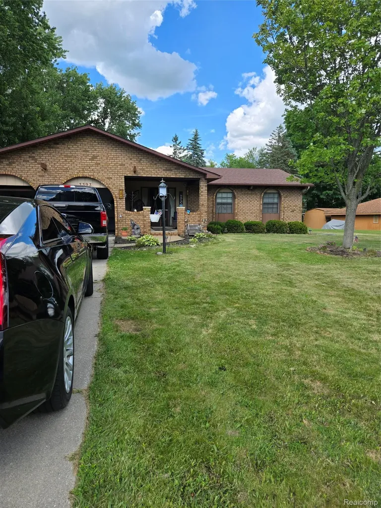 3393 Brenthill Drive Grand Blanc Charter Township MI 48439