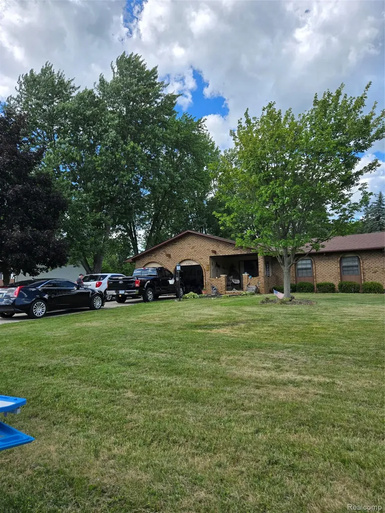 3393 Brenthill Drive Grand Blanc Charter Township MI 48439