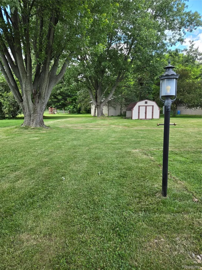 3393 Brenthill Drive Grand Blanc Charter Township MI 48439