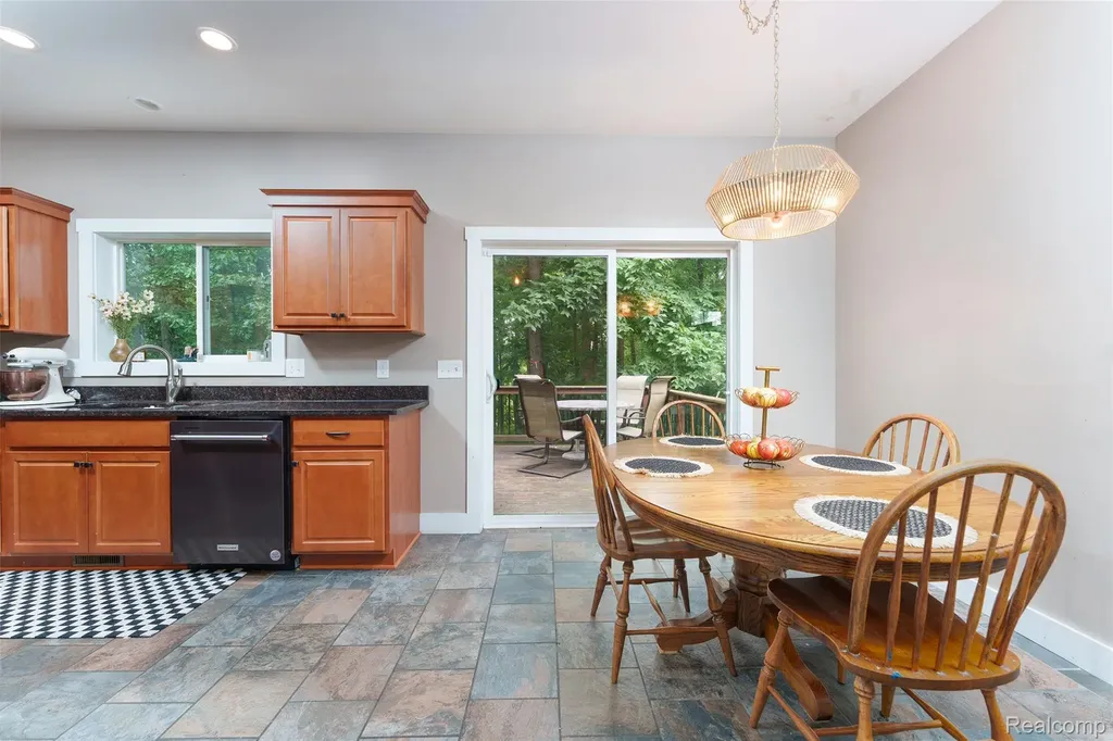 140 Skyline Drive Oceola Township MI 48843