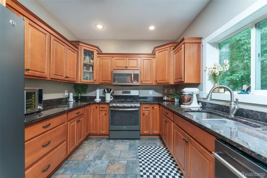 140 Skyline Drive Oceola Township MI 48843