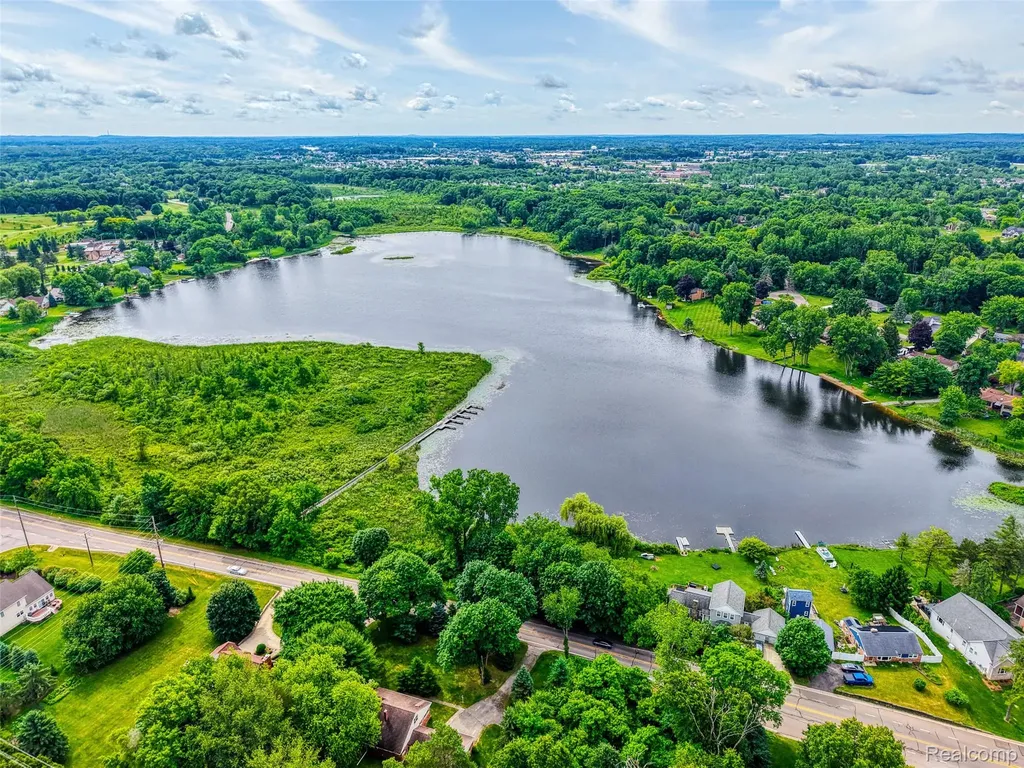 140 Skyline Drive Oceola Township MI 48843