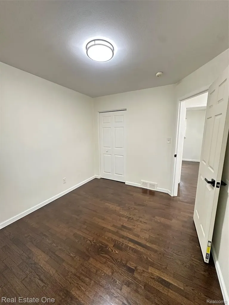 4348 Martin Warren City MI 48092
