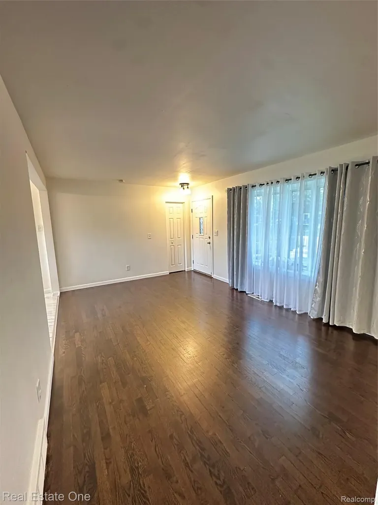 4348 Martin Warren City MI 48092