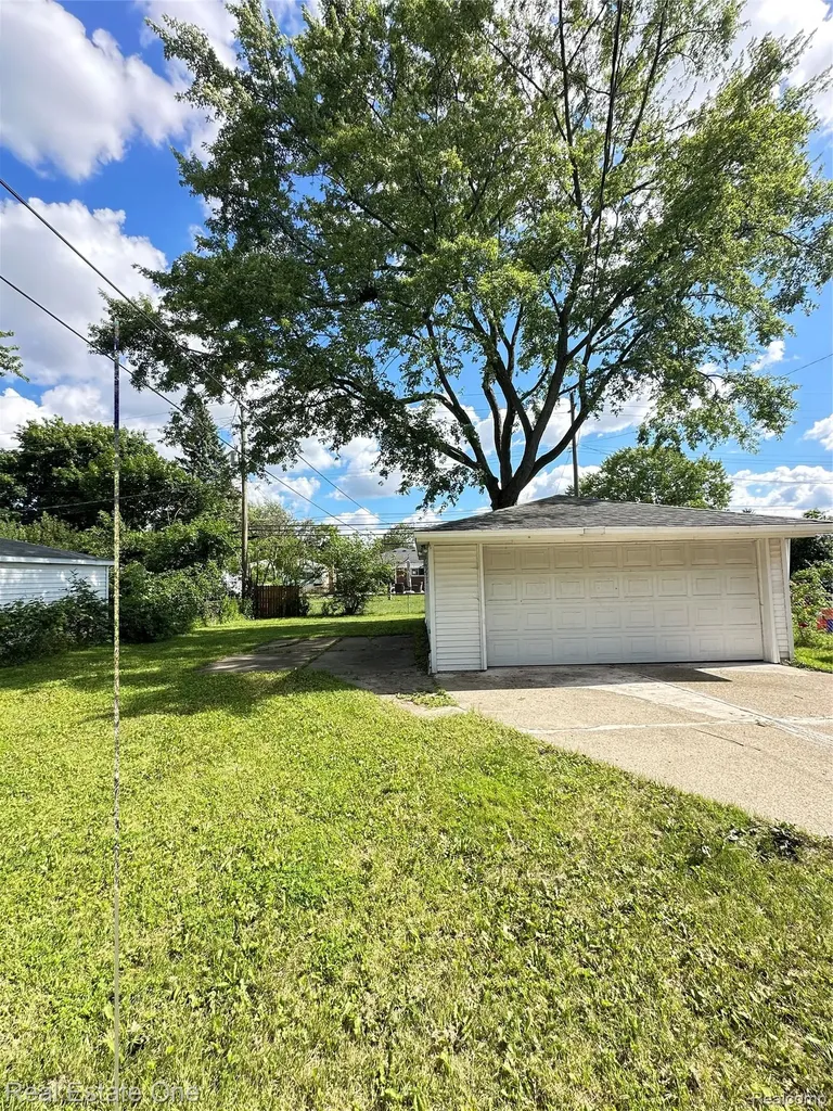 4348 Martin Warren City MI 48092