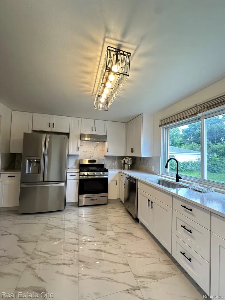 4348 Martin Warren City MI 48092