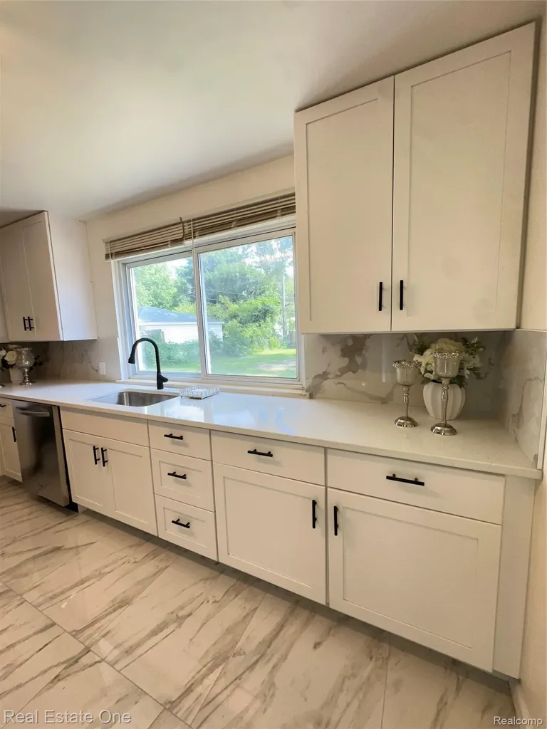 4348 Martin Warren City MI 48092